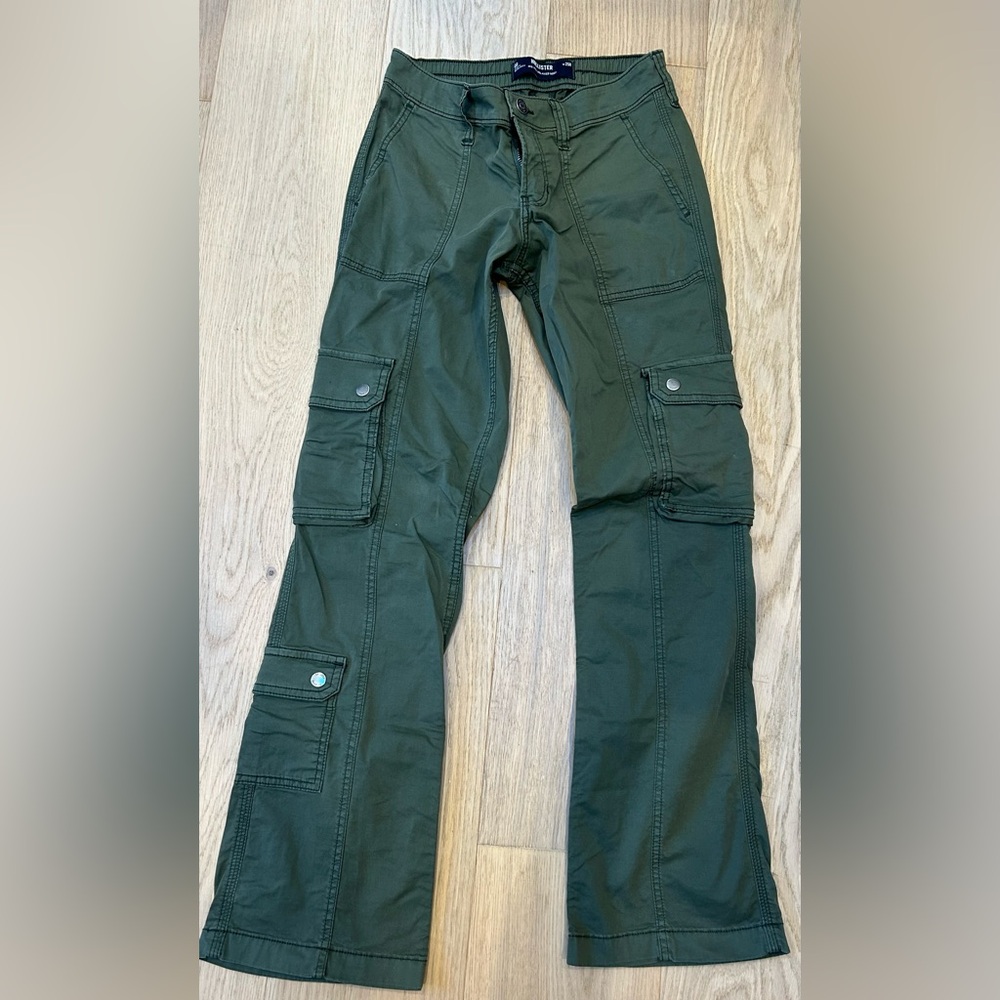 Hollister, mid-rise relaxed boot, size 0R w25R, dark green.